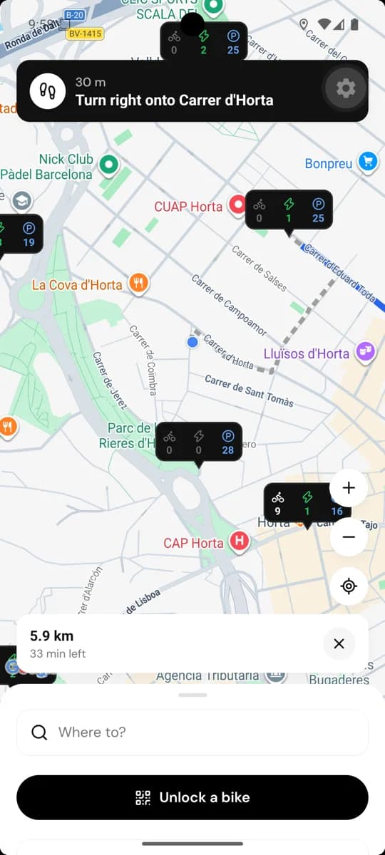 Bicing Plus route screen: a planned walk-and-ride trip drawn on the map